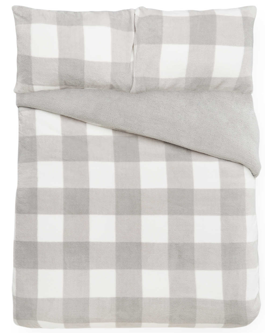 Aldi shoppers praise £35 bargain cosy fleece duvet set ‘ideal’ for winter