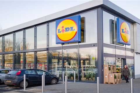 Shoppers are going mad over £13 Lidl bargain that helps keep you warm