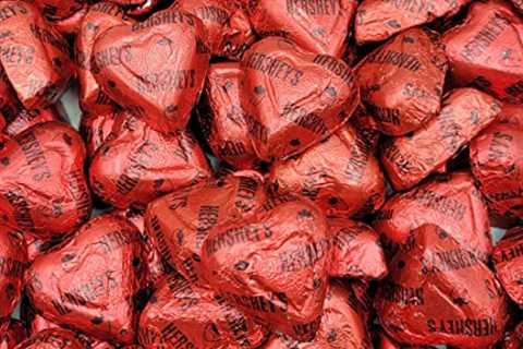 Hershey’s Valentine’s Day Strawberry Creme Hearts – Extra Creamy Milk Chocolate Filled with..