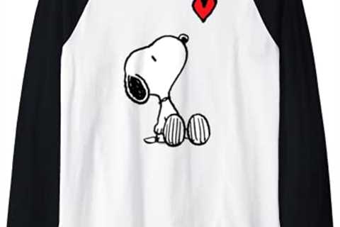 Peanuts Heart Sitting Snoopy Raglan Baseball Tee