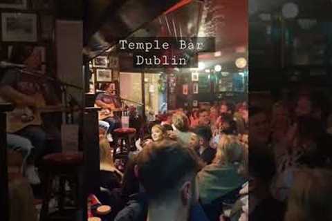 Crowd sings Zombie at Temple Bar, Dublin.