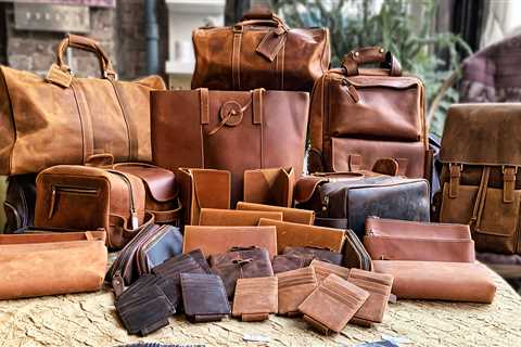 Leather Corporate Gift Etiquette: How to Choose and Present the Right Gift for Your Business..