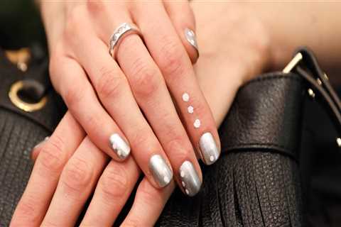 Create Your Own Geometric Fingernail Designs: A Guide for Novice Manicurists