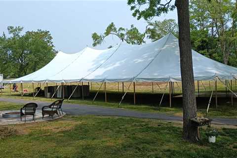 The Benefits of Renting a Tent for Your Fall Wedding