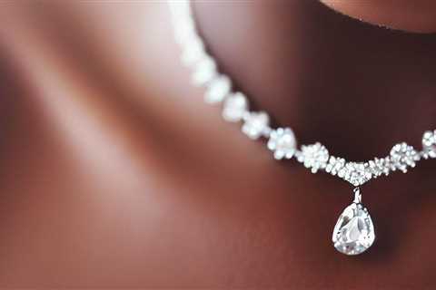 The Joy Of Giving A Diamond Necklace - Diamond Jewellery Information