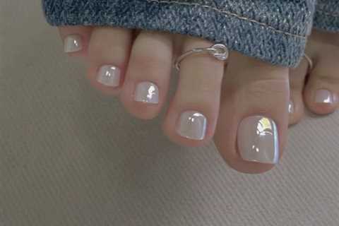 Simple Toe Nail Designs: Easy & Trendy Ideas - Gloss And Vibes