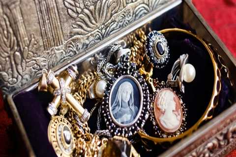 Unlocking the Value of Vintage Jewelry