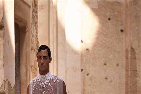 How Bridal Shop Trends Influence Personalized T-Shirt Designs